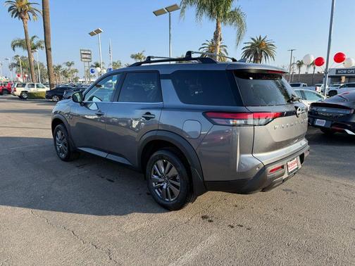 2025 Nissan Pathfinder SV FWD