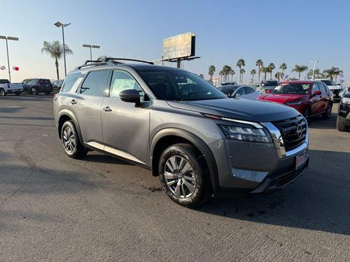 2025 Nissan Pathfinder SV FWD