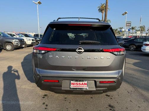 2025 Nissan Pathfinder SV FWD