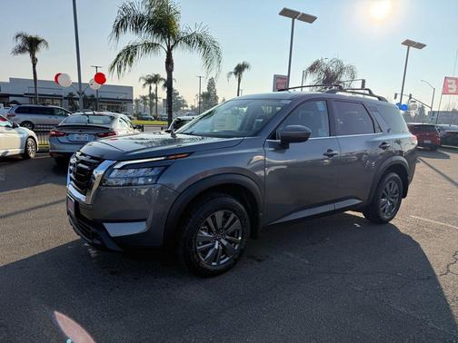 2025 Nissan Pathfinder SV FWD