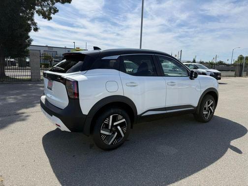 White / Black 2026 Nissan Kicks SV