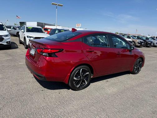 Scarlet Ember Tintcoat 2024 Nissan Versa 1.6 S