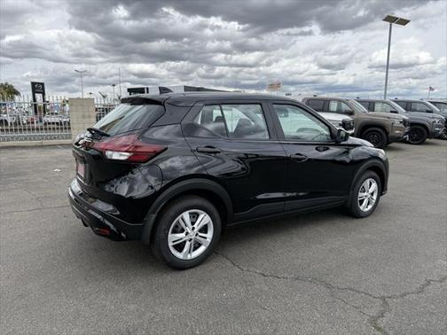 2025 Nissan Kicks S