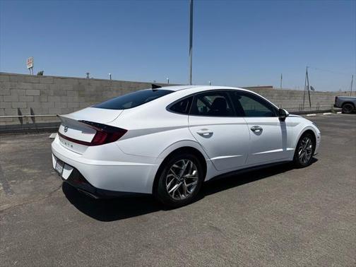 2022 Hyundai SONATA SEL