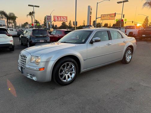 2005 Chrysler 300C Base