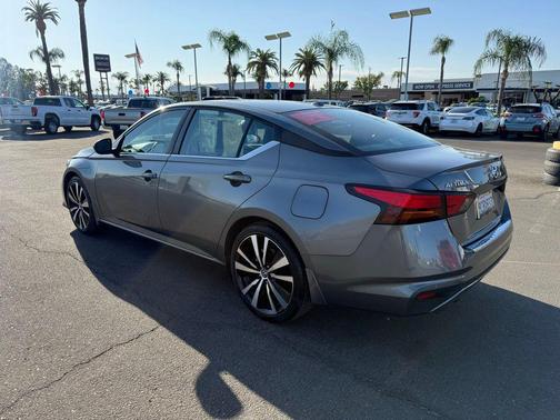 2022 Nissan Altima SR FWD
