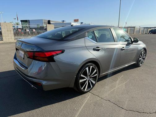 2022 Nissan Altima SR FWD