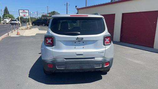 Glacier Metallic 2018 Jeep Renegade Latitude