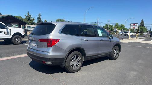 Lunar Silver Metallic 2017 Honda Pilot EX-L