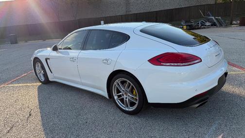 2015 Porsche Panamera 4