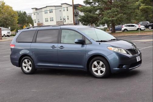 2014 Toyota Sienna LE