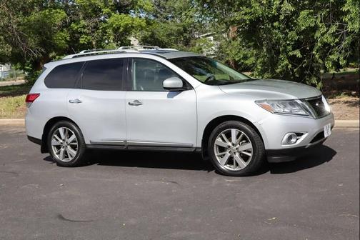 Brilliant Silver Metallic 2016 Nissan Pathfinder Platinum