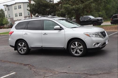 Brilliant Silver Metallic 2016 Nissan Pathfinder Platinum