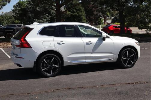 White 2018 Volvo XC60 T6 Inscription