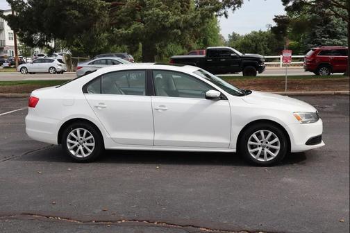 White 2013 Volkswagen Jetta SE