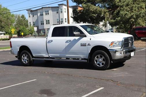 Bright White Clearcoat 2018 RAM 2500 Big Horn Crew Cab 4x4 8' Box