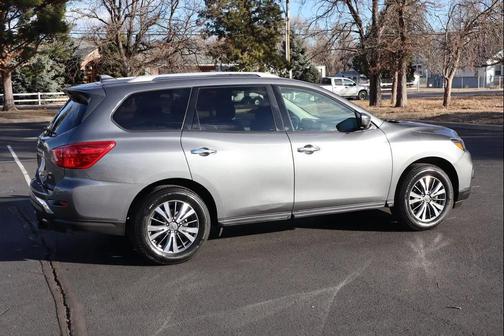 2019 Nissan Pathfinder SL