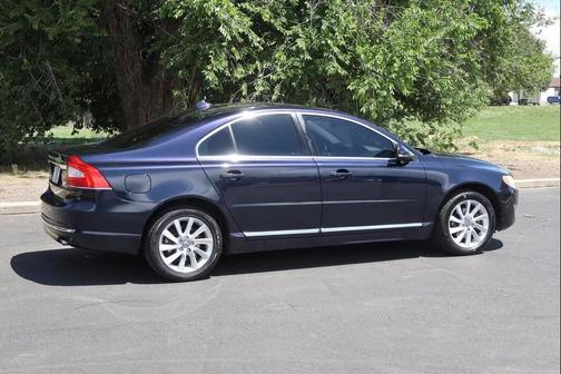 Blue 2015 Volvo S80 T5 Platinum