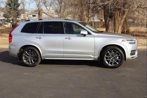 2018 Volvo XC90 T6 Momentum