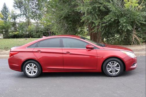 2012 Hyundai SONATA GLS