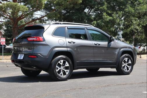 Granite Crystal Metallic Clearcoat 2016 Jeep Cherokee Trailhawk