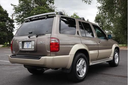 2002 INFINITI QX4 Luxury