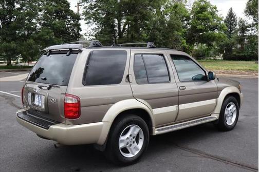2002 INFINITI QX4 Luxury