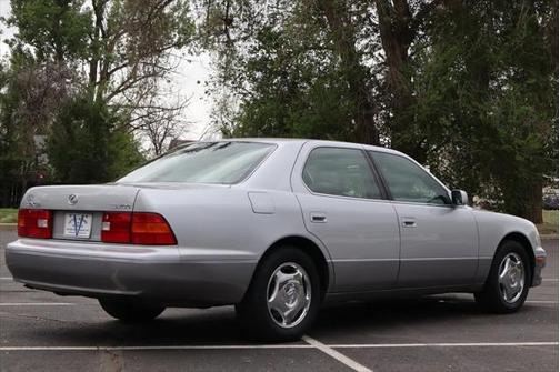 1999 Lexus LS 400 Base