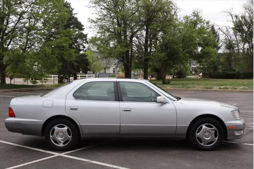 1999 Lexus LS 400 Base