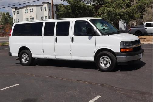 Summit White 2017 Chevrolet Express 3500 LT