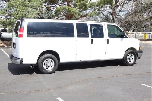 Summit White 2017 Chevrolet Express 3500 LT