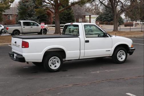 2002 Chevrolet S-10 Base