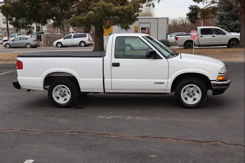 2002 Chevrolet S-10 Base