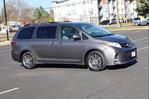 2018 Toyota Sienna XLE