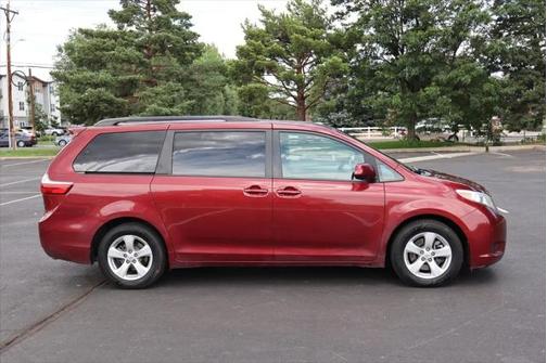2017 Toyota Sienna LE