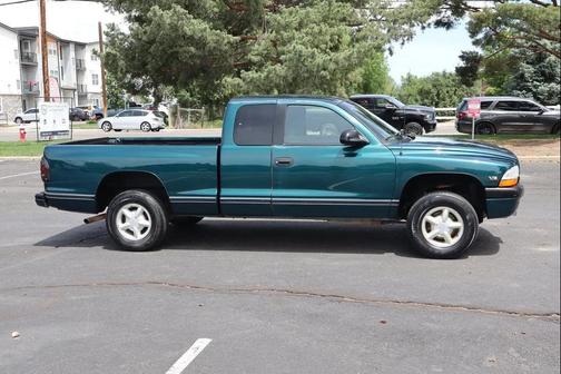 Green 1998 Dodge Dakota Club Cab 4WD