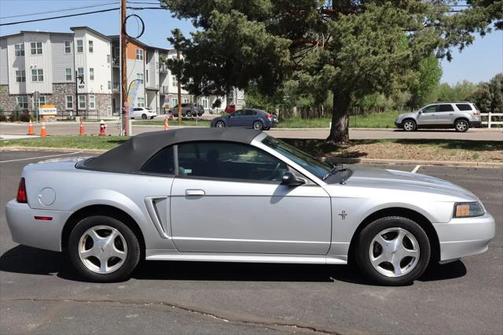 2001 Ford Mustang Base