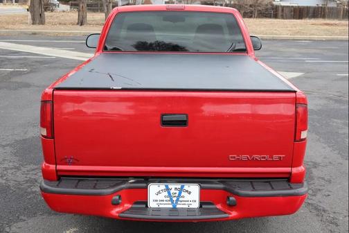 2000 Chevrolet S-10 Base