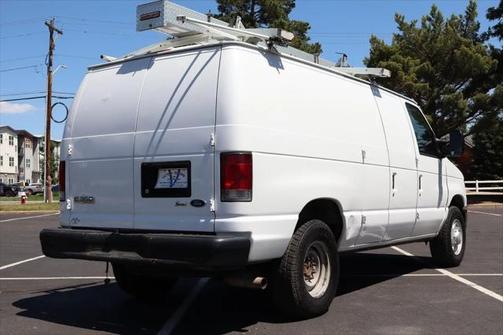 2009 Ford E350 Super Duty Base