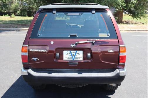 1998 Nissan Pathfinder SE