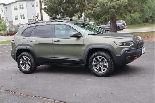 Olive Green Pearlcoat 2019 Jeep Cherokee Trailhawk