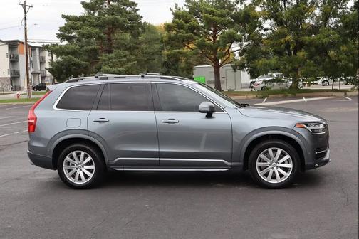 2018 Volvo XC90 T6 Momentum