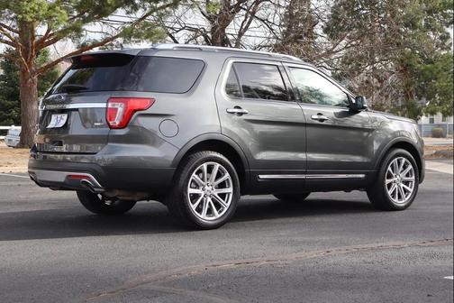 Gray 2016 Ford Explorer Limited