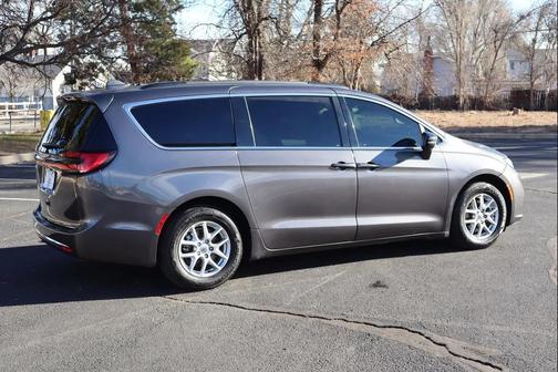 2022 Chrysler Pacifica Touring L