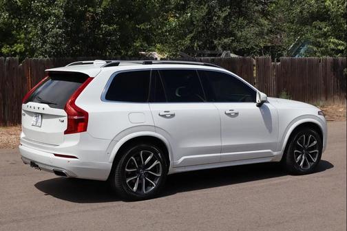 2016 Volvo XC90 T6 Momentum