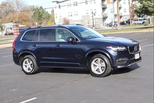 2016 Volvo XC90 T6 Momentum