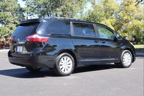 2017 Toyota Sienna LE