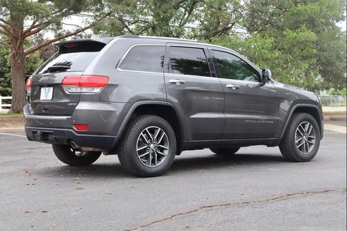 Granite Crystal Metallic Clearcoat 2017 Jeep Grand Cherokee Limited