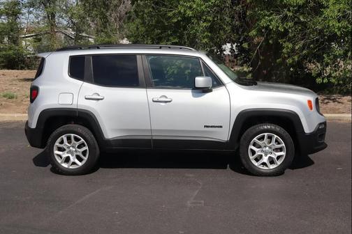 Glacier Metallic 2017 Jeep Renegade Latitude
