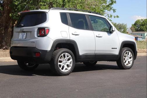 Glacier Metallic 2017 Jeep Renegade Latitude